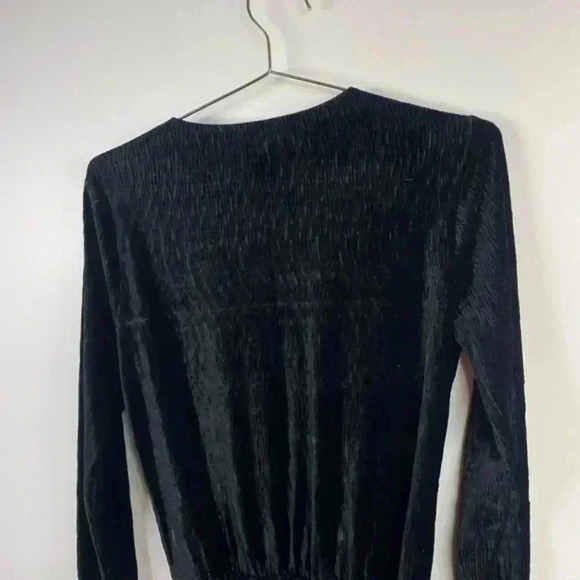 h:ours Black Velvet Deep V Neckline Long Sleeve Mini Dress - Picture 4 of 8